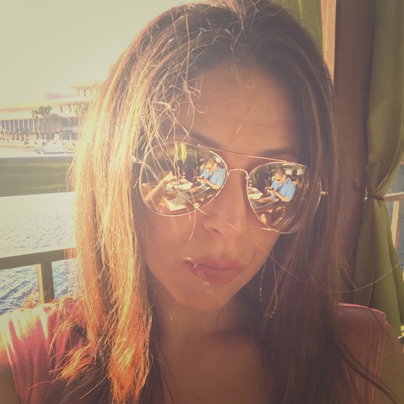 Meet your Posher, Joline - Picture 1 of 1